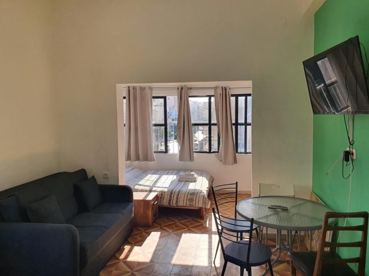 Bu93 Hostel